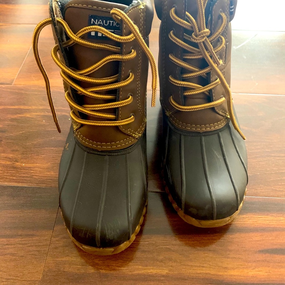 Duck boots